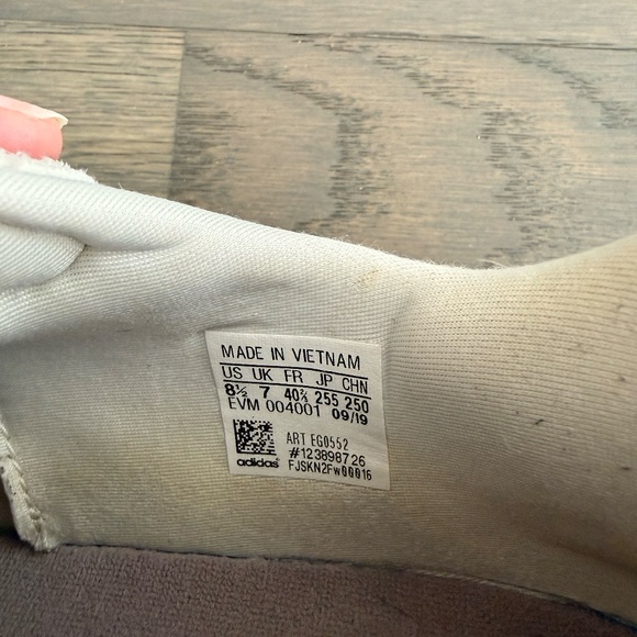 Adidas Ozweego Sneakers in White w/ Purple Accents Size Womens 8.5 - Picture 11 of 11